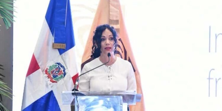 Patricia Lorenzo Paniagua, miembro del Pleno de la JCE. (FUENTE EXTERNA)
