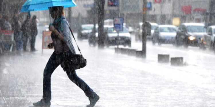 Un sistema tropical trae intensas lluvias