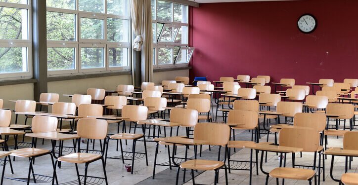 Algunos colegios eliminan reinscripción, pero ponen pesada carga a los padres