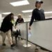 Aeropuerto de Miami primero en implementar detección COVID-19 con perros