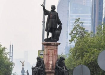 MEXICO: Retiran estatua de Colón para sustituirla por mujer olmeca