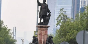 MEXICO: Retiran estatua de Colón para sustituirla por mujer olmeca
