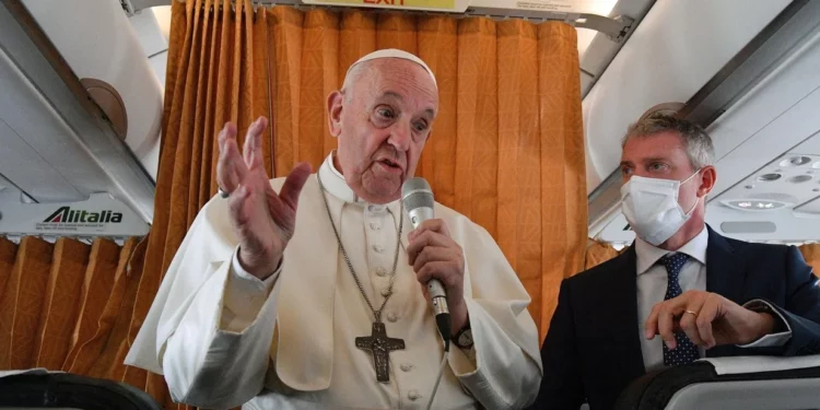 El papa Francisco denunció que dentro del Vaticano lo “querían muerto” tras su operación de colon