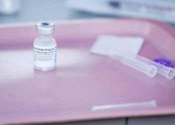 Desarrollan candidatas a vacunas contra la covid-19 que se guardan sin frío