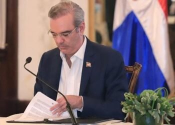 Abinader suprime DICOM, DIAPE y Dirección Prensa de la Presidencia