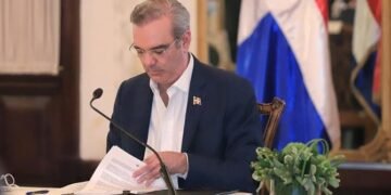 Abinader suprime DICOM, DIAPE y Dirección Prensa de la Presidencia