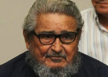Muere Abimael Guzmán, el profesor universitario que incendió Perú
