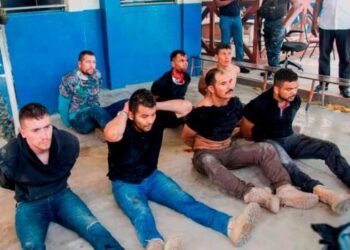 “Nos estamos muriendo”, dice exmilitar colombiano detenido en Haití por el asesinato del presidente Moïse.