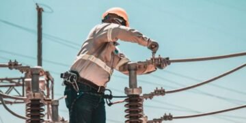 Organizaciones reclaman Gobierno revoque aumento tarifa eléctrica