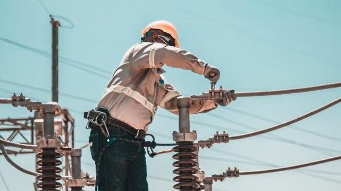 Organizaciones reclaman Gobierno revoque aumento tarifa eléctrica