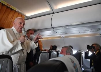 El papa apoya leyes civiles para las parejas homosexuales, pero no el matrimonio