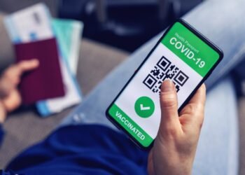 Autoridades de Salud de RD analizan emitir pasaporte de vacunación.