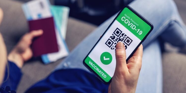 Autoridades de Salud de RD analizan emitir pasaporte de vacunación.