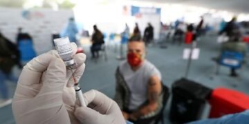 Especialista sugiere estudio para determinar causas por la que un grupo no se ha vacunado