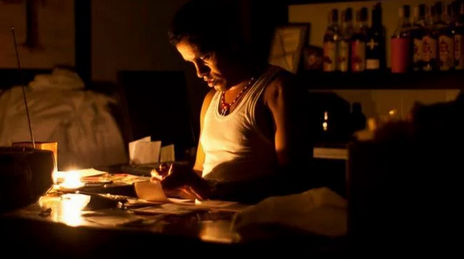 En agosto los clientes del servicio eléctrico recibieron entre 13 y 25 horas de apagones.