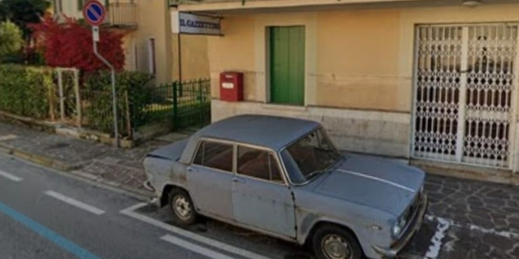 Retiran en Italia un vehículo que llevaba 47 años estacionado en el mismo lugar y que se convirtió en un símbolo local