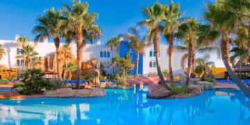 Hoteleros respaldan eliminación del toque de queda