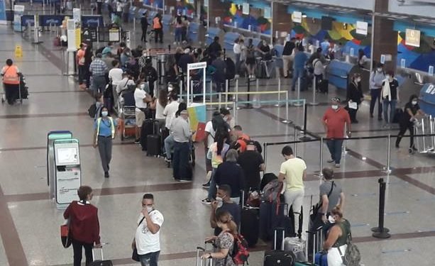 En el AILA. Sin contratiempo vuelos a EEUU ante nueva exigencia a viajeros