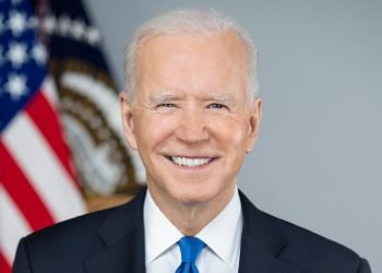 Biden firma el plan de infraestructuras de 1,2 billones de dólares