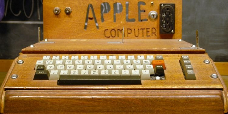 Un ejemplar del primer modelo de Apple de hace 45 años, a subasta en EE.UU.