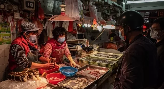 Una vendedora de Wuhan sería la “paciente cero” de la pandemia, según un estudio de EEUU