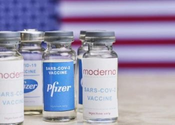 Pfizer y Moderna anunciaron que sus vacunas de refuerzo fueron aprobadas para todos los mayores de 18 años en Estados Unidos