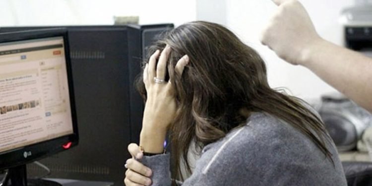 Más del 95% de las mujeres víctimas de violencia en el trabajo no lo denuncian, según PNUD