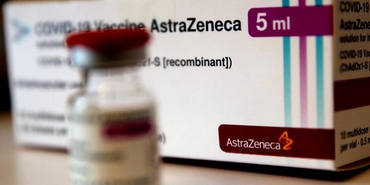 Vacuna de AstraZeneca: científicos descubren el posible desencadenante de los trombos poco frecuentes