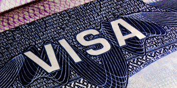 ¿Qué cosas no puede hacer en Estados Unidos con visa de paseo? El cónsul general lo explica