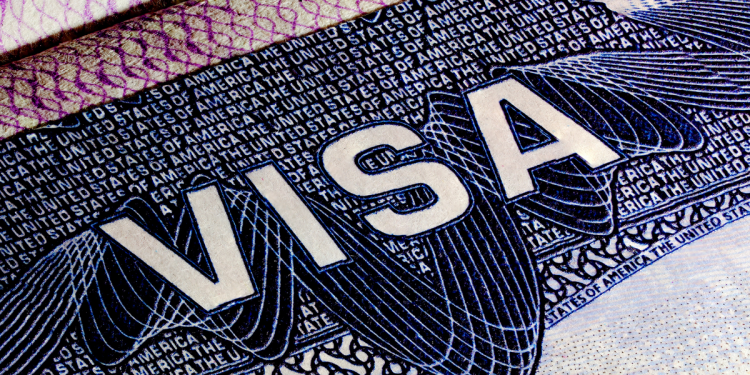 ¿Qué cosas no puede hacer en Estados Unidos con visa de paseo? El cónsul general lo explica