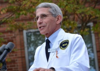 El epidemiólogo Anthony Fauci aseguró que las vacunas de Pfizer y Moderna contra el coronavirus son efectivas ante la variante Ómicron
