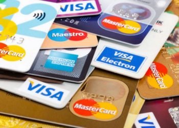 Prohibirían informar antecedentes financieros de titulares y beneficiarios de tarjetas de crédito