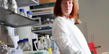Creadora de la vacuna anticovid Oxford-AstraZeneca advierte que el covid-19 no ha terminado y que la próxima pandemia podría ser más letal