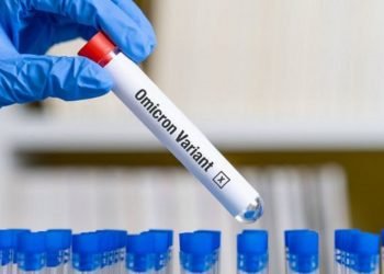 La OMS confirmó que la variante Ómicron del COVID-19 se propaga más rápidamente que la Delta