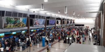 Cancelaciones masivas de vuelos afectan vuelta de dominicanos a EE.UU.