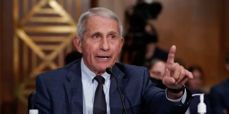 Anthony Fauci: “La variante Ómicron infectará a casi todo el mundo”