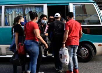 No se cumplen protocolos sanitarios en medios de transporte público