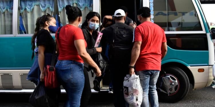 No se cumplen protocolos sanitarios en medios de transporte público