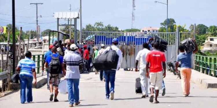 El 82,4 % de los haitianos quiere emigrar, según una encuesta