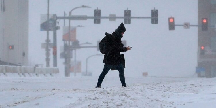 EE.UU: Fuerte tormenta invernal provoca cancelación miles vuelos