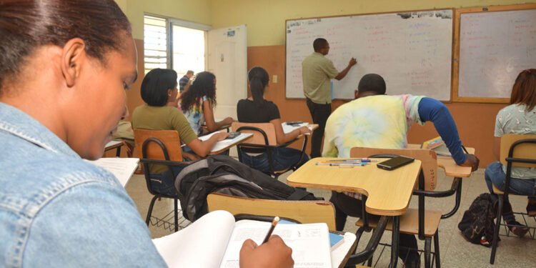 Universidades están preparadas para retornar a la presencialidad, según Mescyt