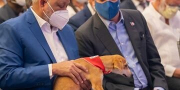 Ministro de Educación causa revuelo por tuit donde menciona perritas con nombres de las Mirabal