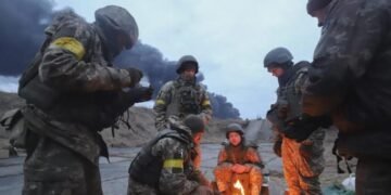 Primeras negociaciones entre Rusia y Ucrania mientras siguen los combates