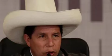 La crisis política se reaviva en Perú con amenazas de destituir al presidente