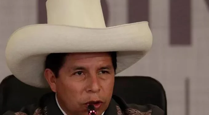 La crisis política se reaviva en Perú con amenazas de destituir al presidente