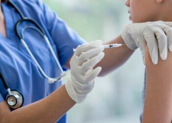 Dosis de vacuna anticovid en niños será igual a la de adultos, aclara Salud Pública