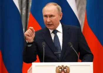 Putin ordenó desplegar al Ejército ruso en los territorios separatistas de Ucrania