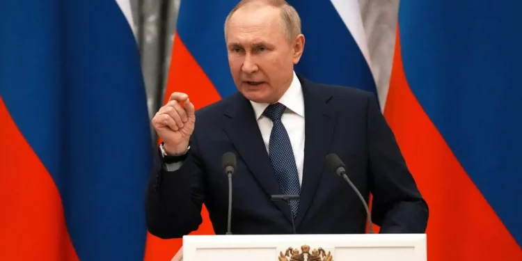 Putin ordenó desplegar al Ejército ruso en los territorios separatistas de Ucrania