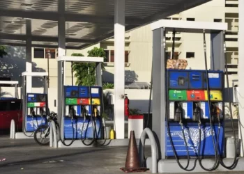 Gobierno mantendrá sin variación los combustibles por cuatro meses, siempre que el petróleo no pase de US$115 por barril