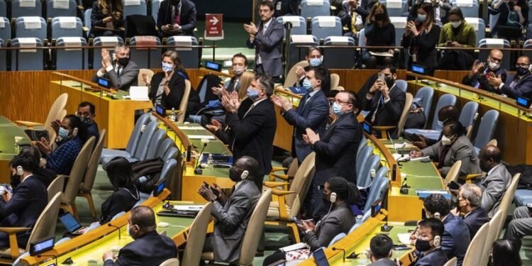 ONU condena a Rusia por invadir Ucrania, en votación histórica